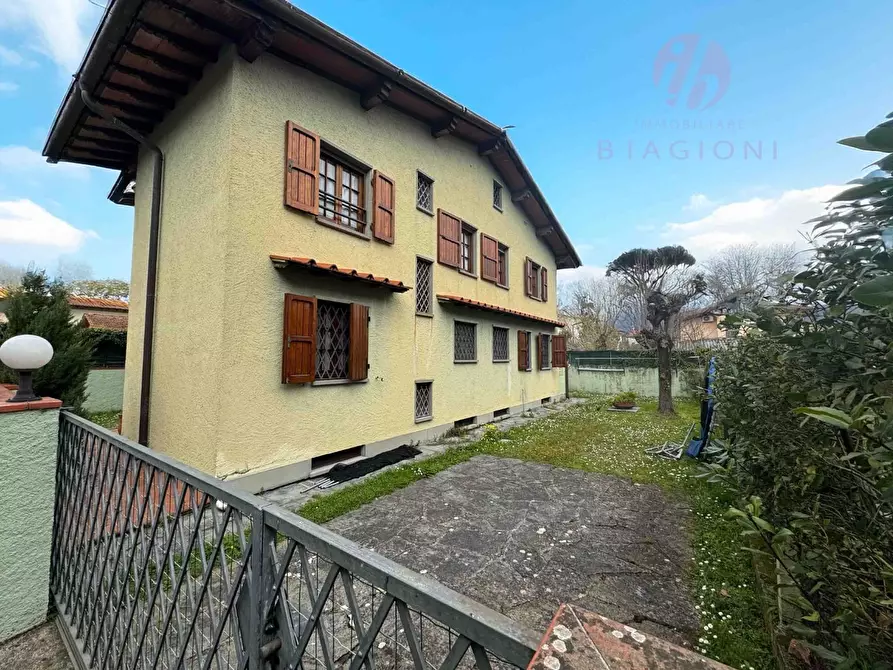 Immagine 5 di Casa indipendente in vendita  a Forte Dei Marmi