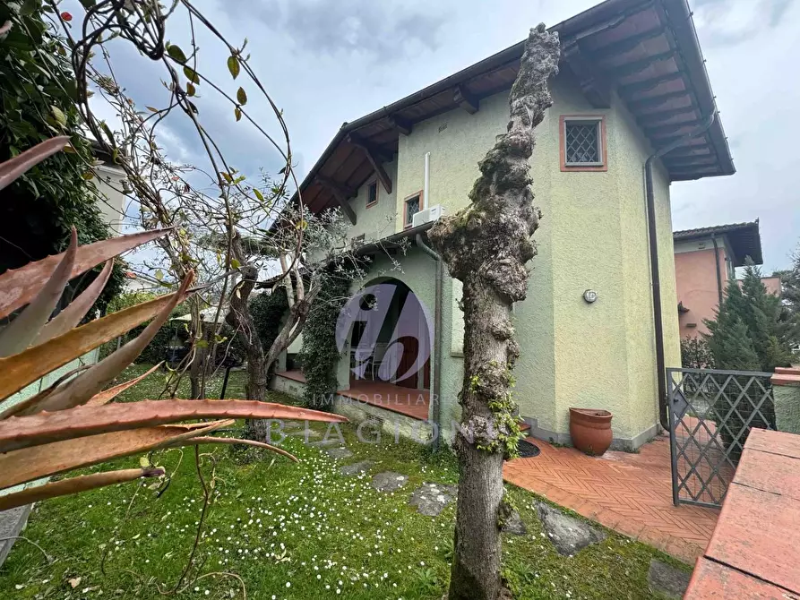 Immagine 2 di Casa indipendente in vendita  a Forte Dei Marmi