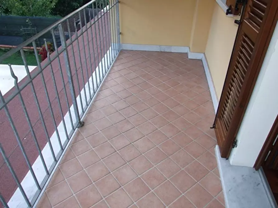 Immagine 20 di Villetta a schiera in vendita  a Massa