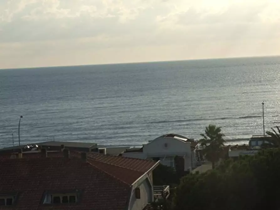 Immagine 11 di Mansarda in vendita  a Massa