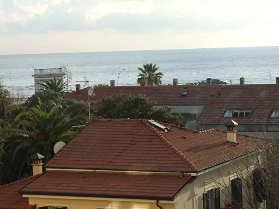 Immagine 10 di Mansarda in vendita  a Massa