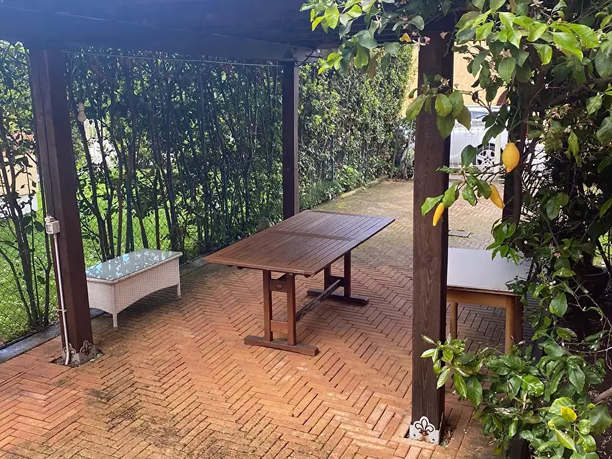 Immagine 5 di Porzione di casa in vendita  a Pietrasanta