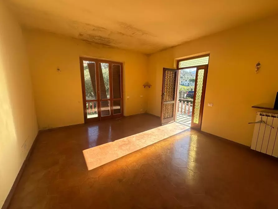 Immagine 11 di Villa in vendita  a Castelnuovo Magra