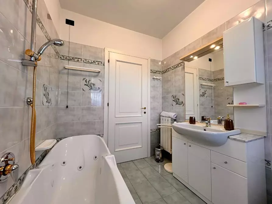 Immagine 9 di Appartamento in vendita  a Forte Dei Marmi