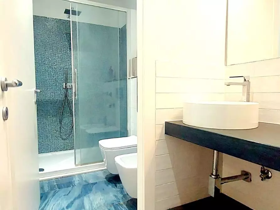 Immagine 28 di Villetta a schiera in vendita  a Carrara