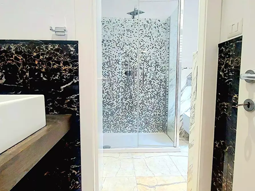 Immagine 21 di Villetta a schiera in vendita  a Carrara