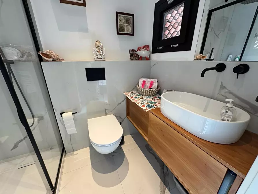 Immagine 3 di Villa in vendita  a Forte Dei Marmi