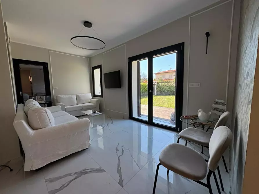 Immagine 5 di Villa in vendita  a Forte Dei Marmi