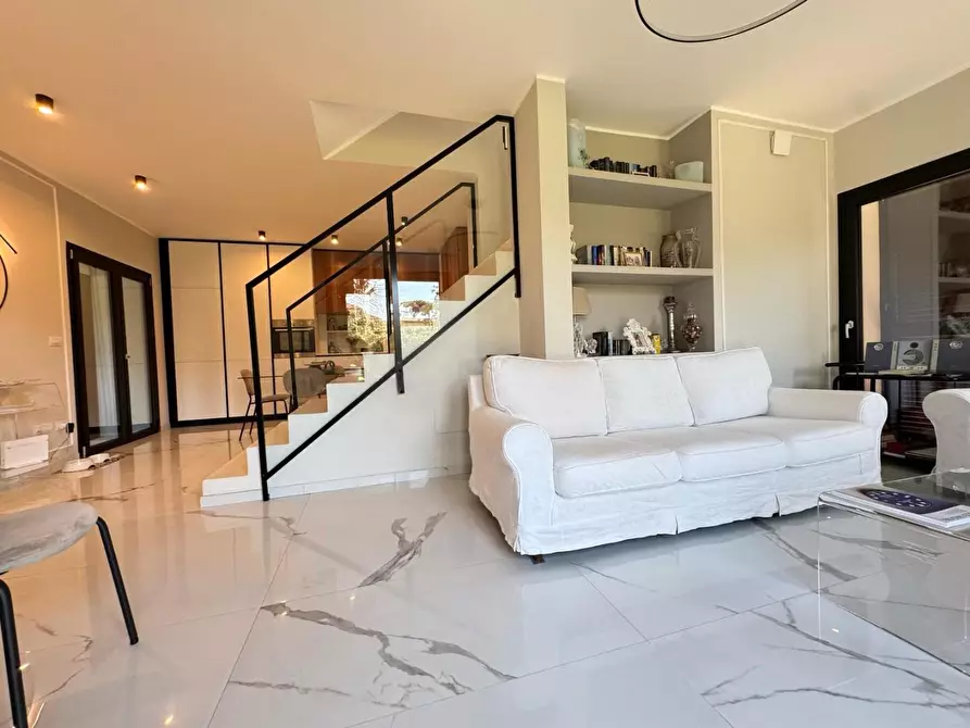 Immagine 6 di Villa in vendita  a Forte Dei Marmi