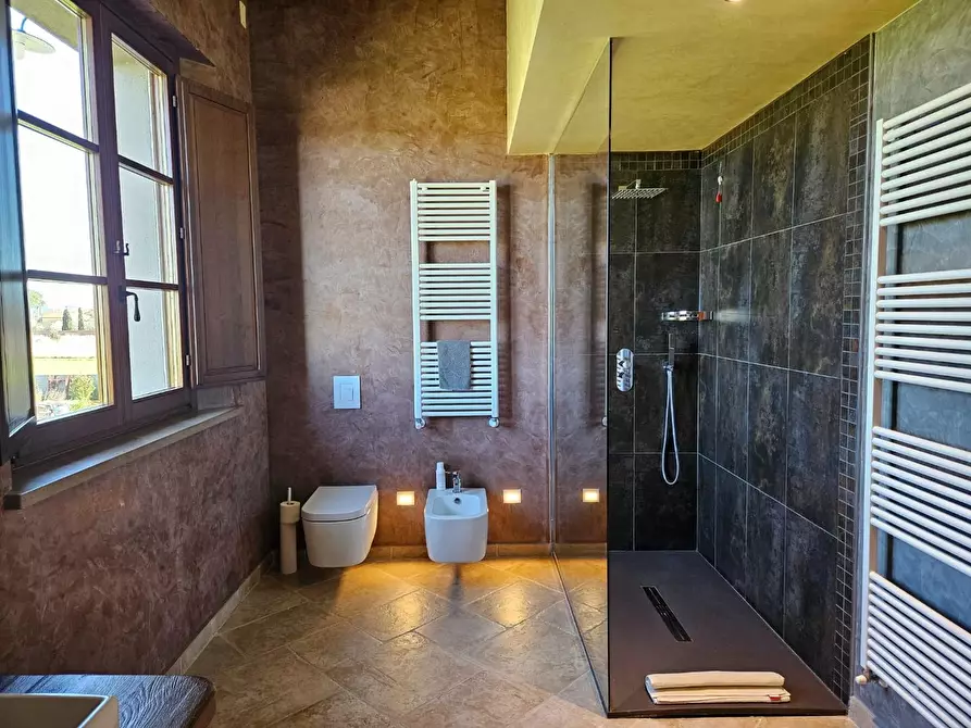 Immagine 43 di Casa colonica in vendita  a Cascina