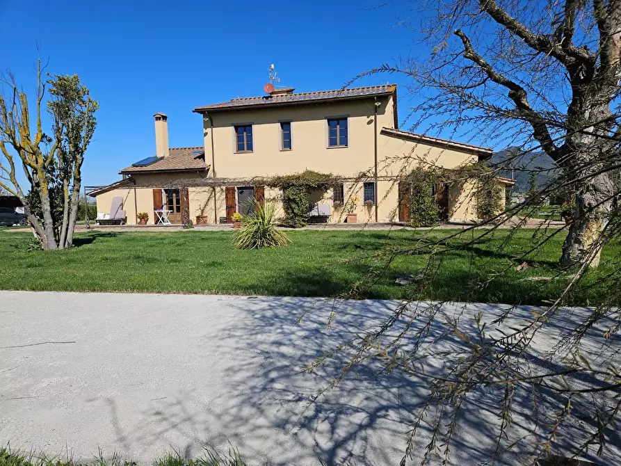 Immagine 57 di Casa colonica in vendita  a Cascina