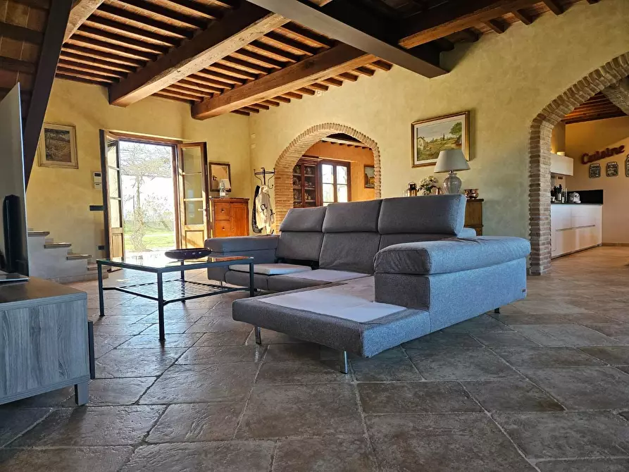 Immagine 25 di Casa colonica in vendita  a Cascina