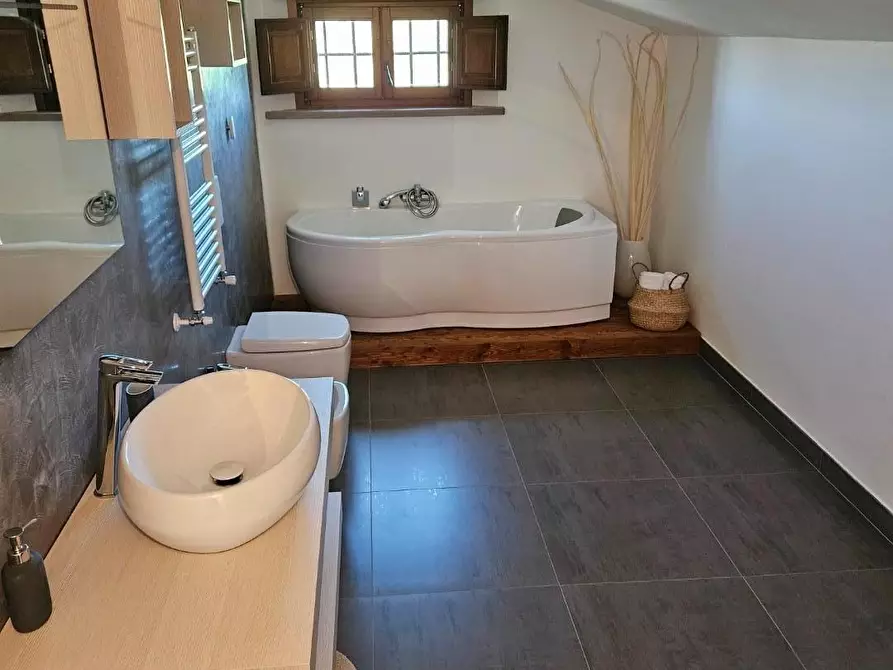 Immagine 36 di Casa colonica in vendita  a Cascina