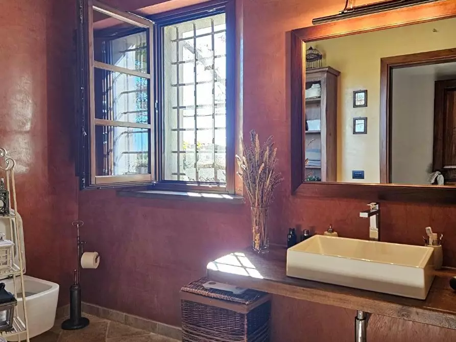 Immagine 30 di Casa colonica in vendita  a Cascina