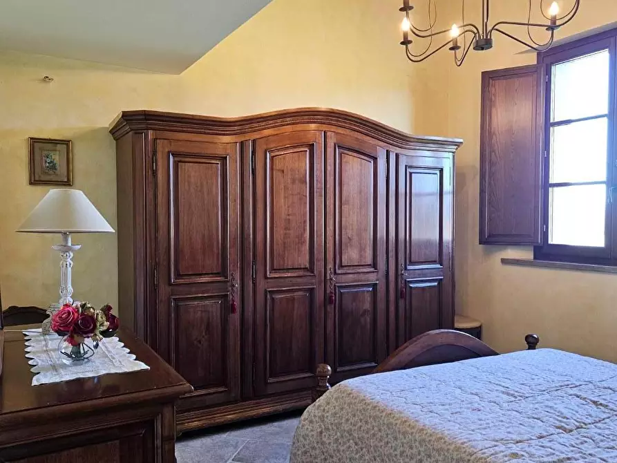 Immagine 32 di Casa colonica in vendita  a Cascina