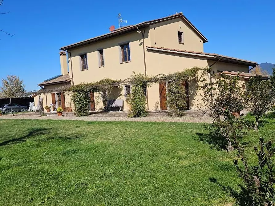 Immagine 59 di Casa colonica in vendita  a Cascina