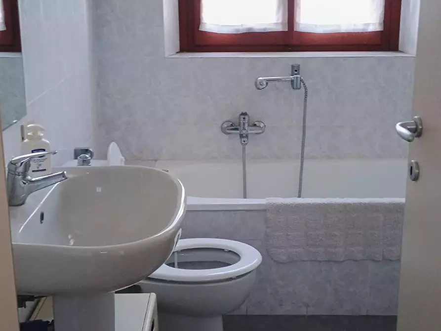 Immagine 72 di Villa in vendita  a Camaiore