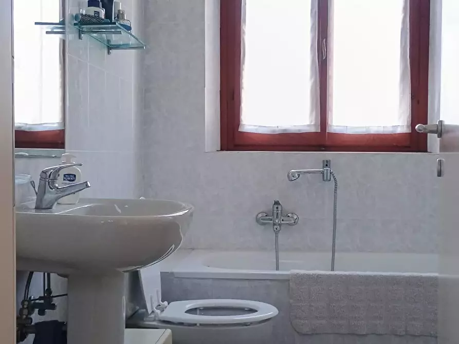 Immagine 56 di Villa in vendita  a Camaiore