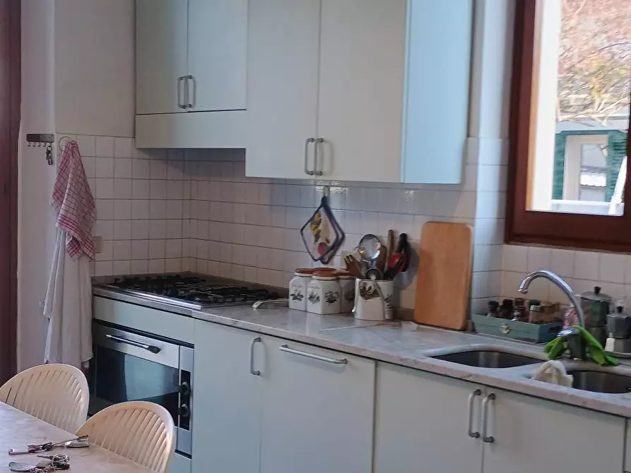 Immagine 10 di Villa in vendita  a Camaiore