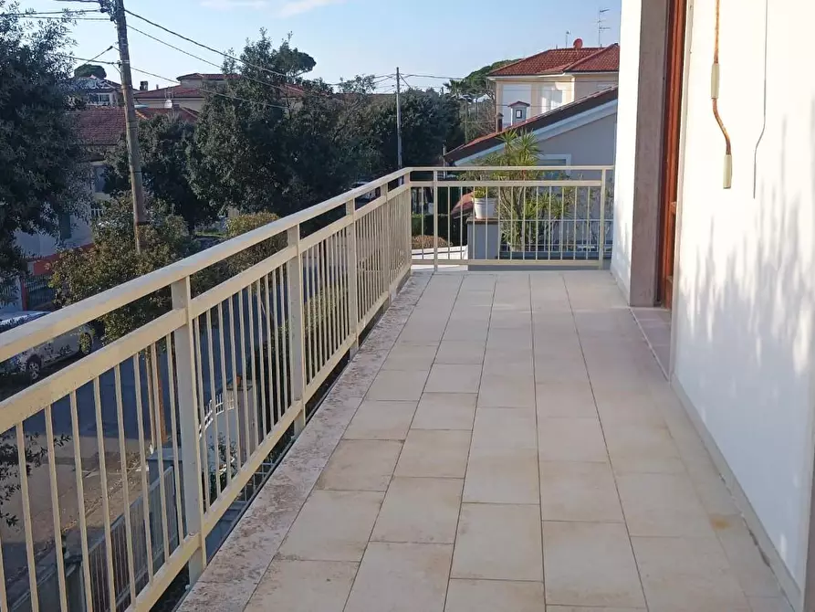 Immagine 39 di Villa in vendita  a Camaiore