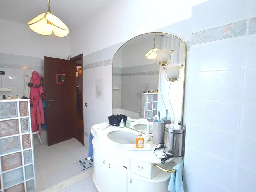 Immagine 21 di Villetta a schiera in vendita  a Lucca