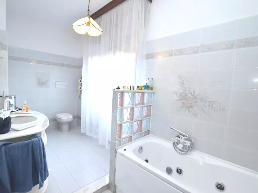 Immagine 20 di Villetta a schiera in vendita  a Lucca