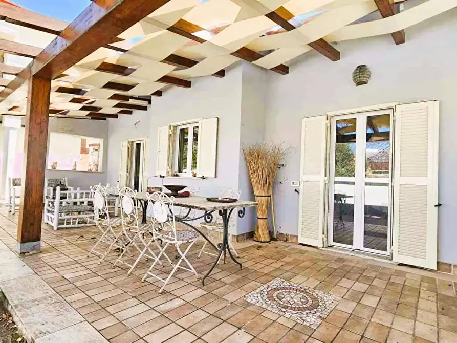 Immagine 3 di Villa in vendita  a Massa