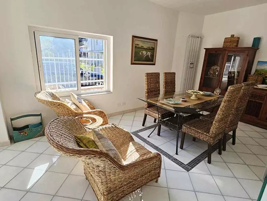 Immagine 5 di Villa in vendita  a Massa