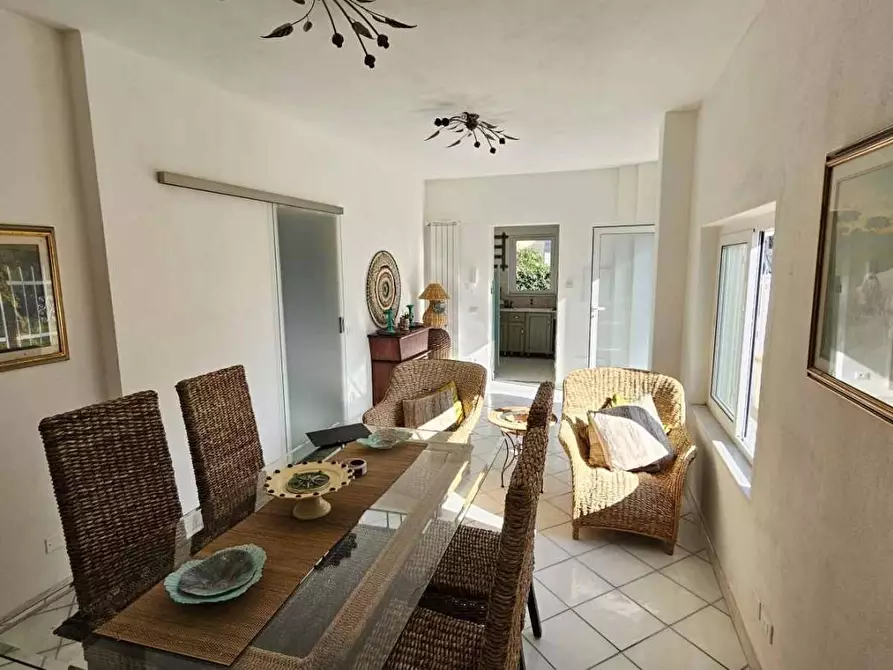 Immagine 6 di Villa in vendita  a Massa