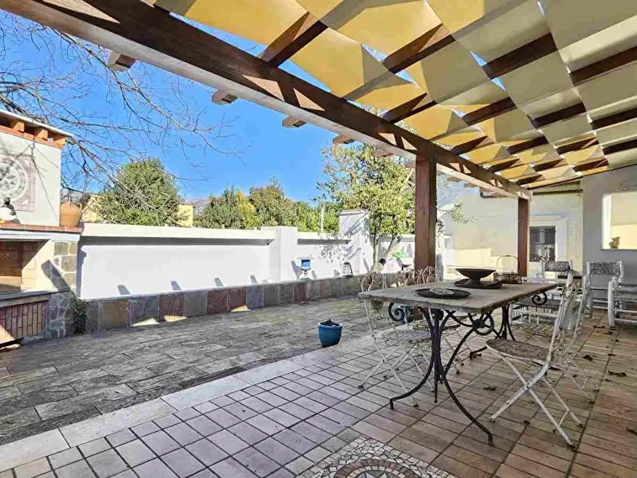 Immagine 2 di Villa in vendita  a Massa