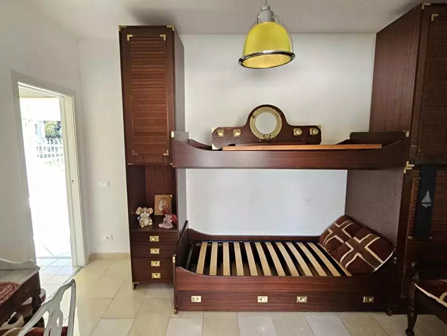 Immagine 13 di Villa in vendita  a Massa