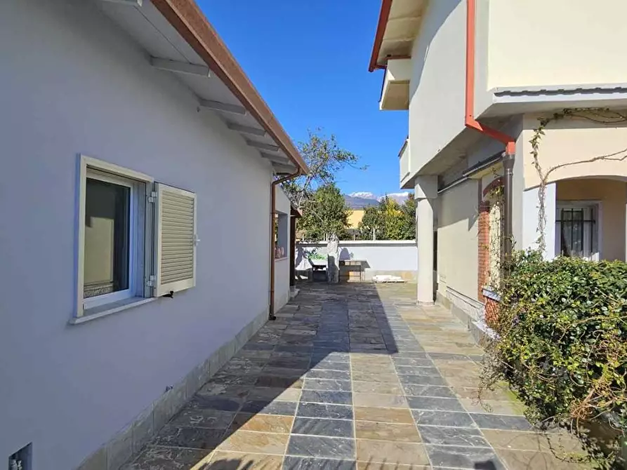Immagine 19 di Villa in vendita  a Massa