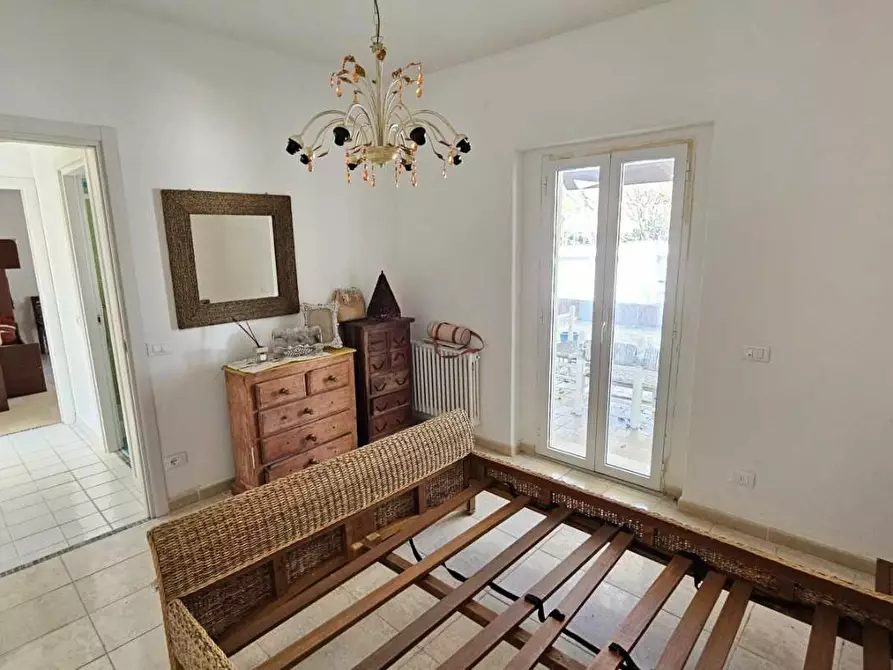 Immagine 11 di Villa in vendita  a Massa