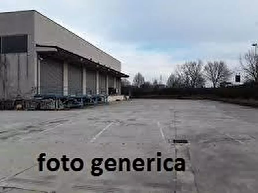 Immagine 1 di Attività artigianale in affitto  a Scandicci