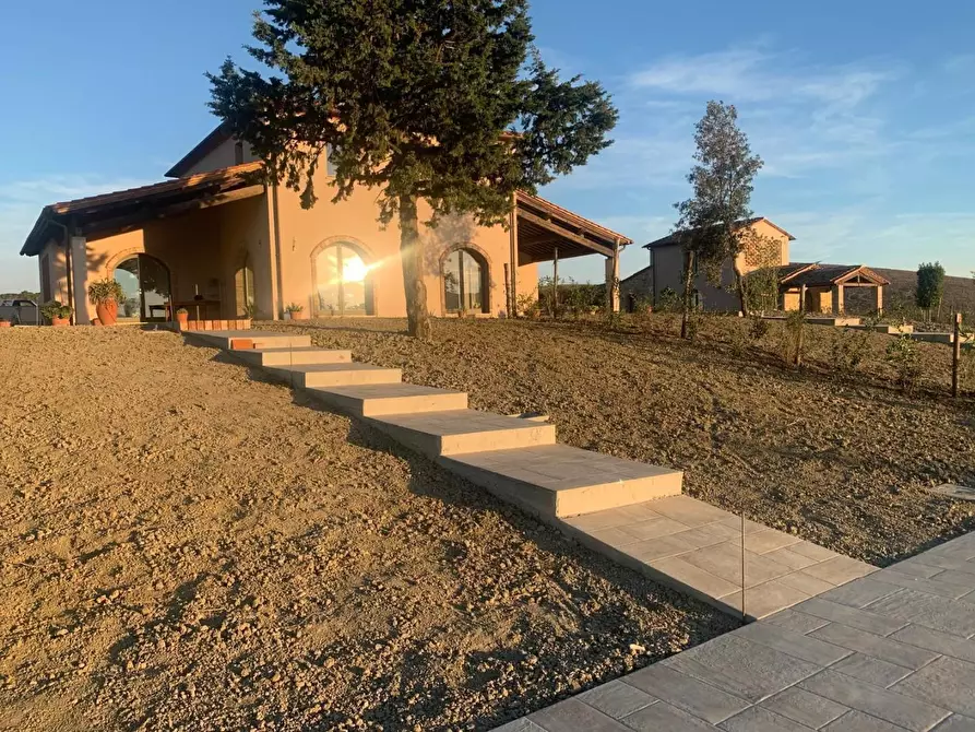 Immagine 1 di Villa in vendita  a Lajatico