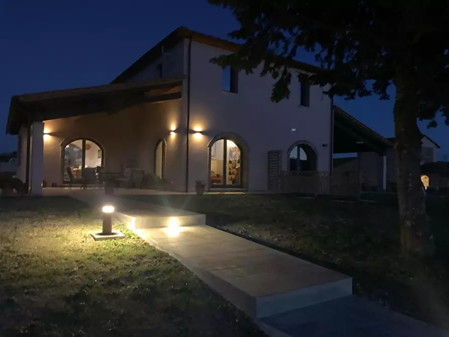 Immagine 1 di Villa in vendita  a Lajatico
