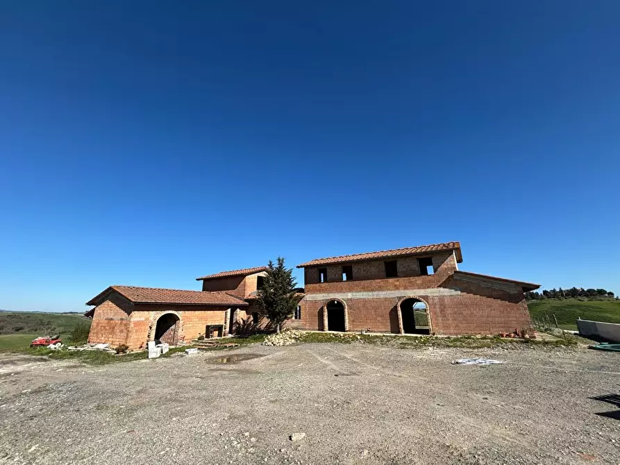 Immagine 2 di Villa in vendita  a Lajatico
