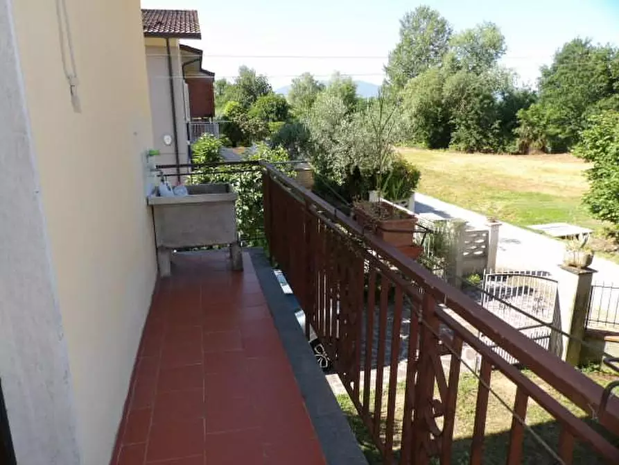 Immagine 37 di Villa in vendita  a Capannori