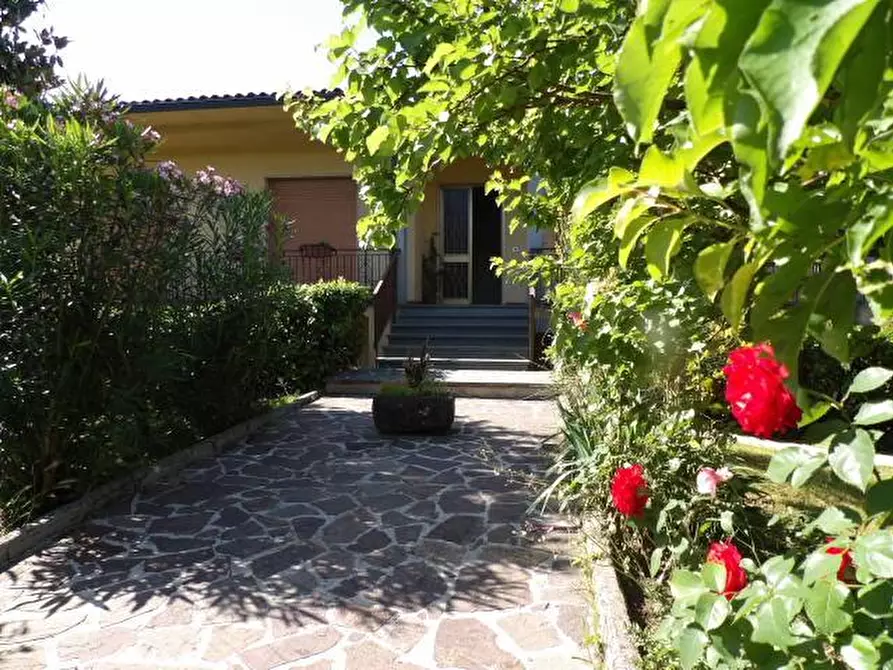 Immagine 27 di Villa in vendita  a Capannori