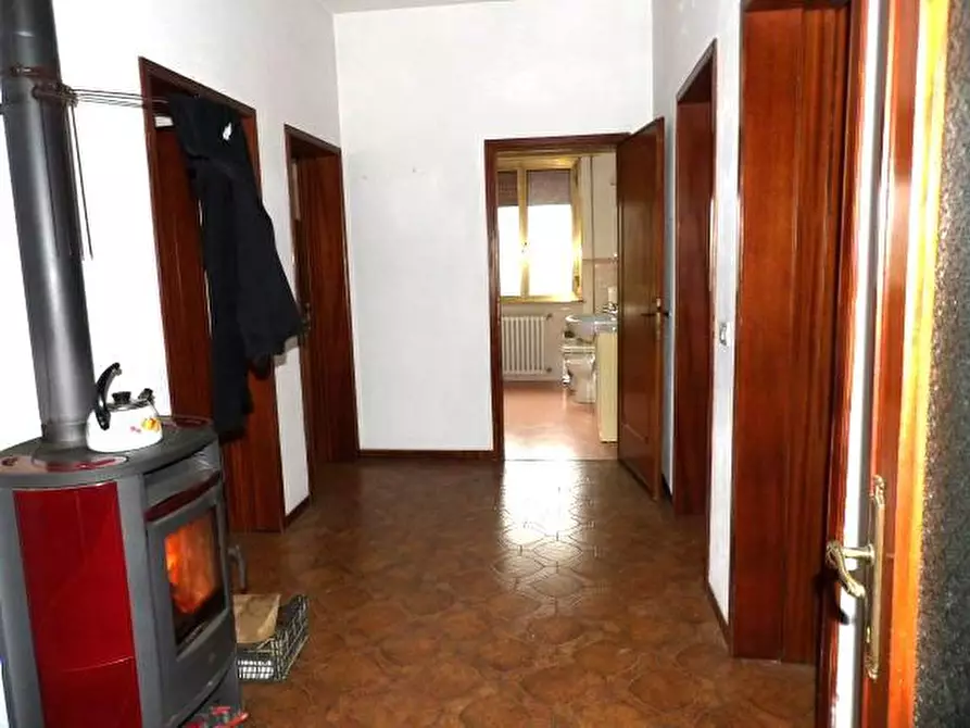 Immagine 13 di Villa in vendita  a Capannori