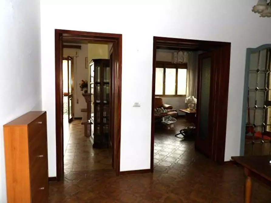 Immagine 12 di Villa in vendita  a Capannori