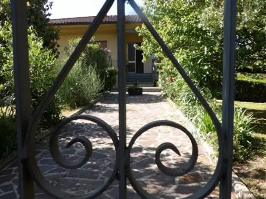 Immagine 22 di Villa in vendita  a Capannori