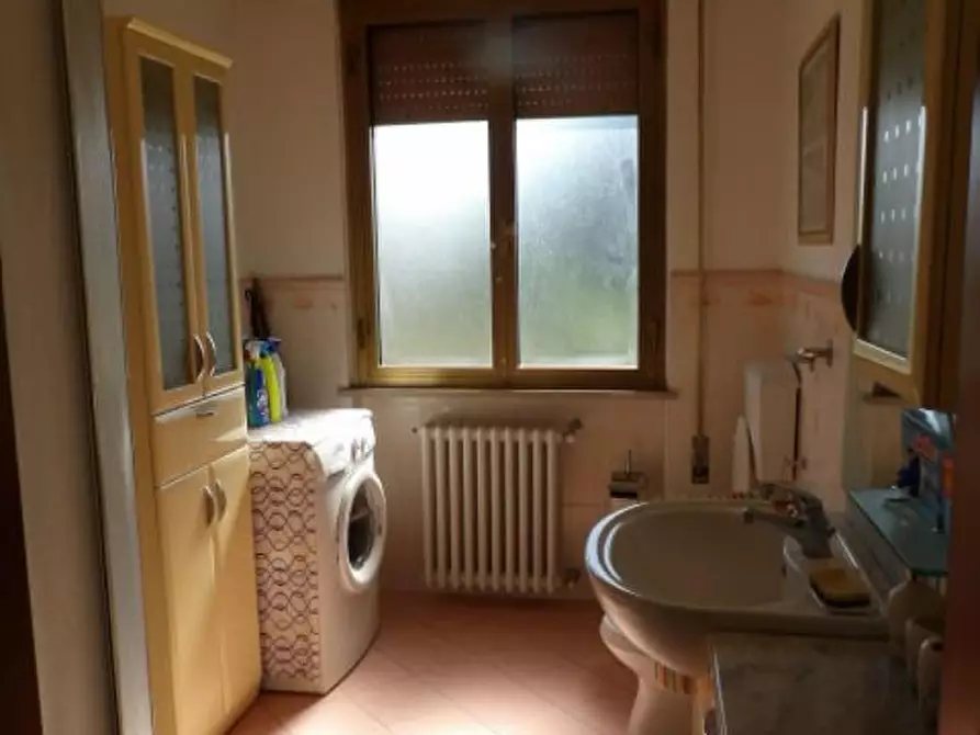 Immagine 42 di Villa in vendita  a Capannori