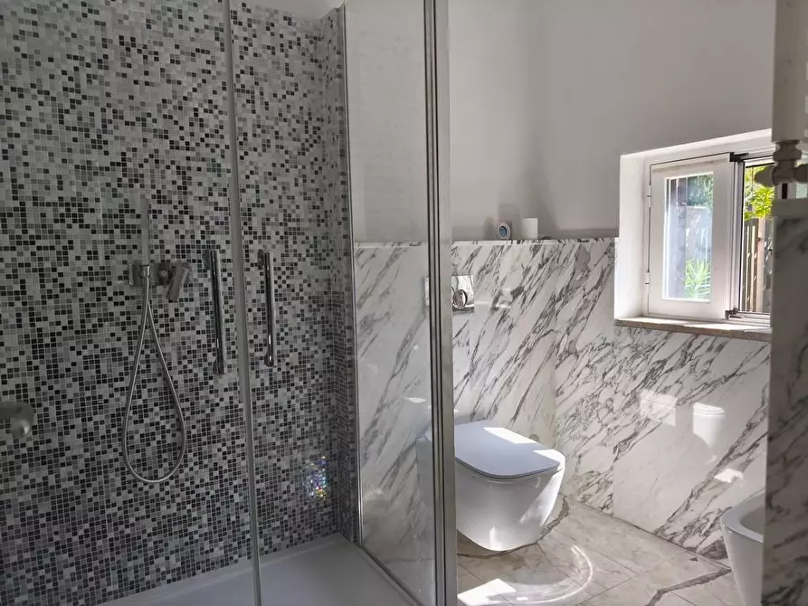 Immagine 7 di Casa semindipendente in vendita  a Carrara