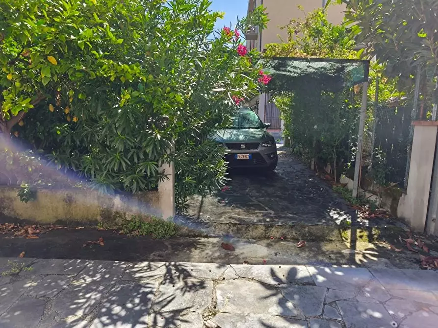 Immagine 2 di Casa semindipendente in vendita  a Carrara