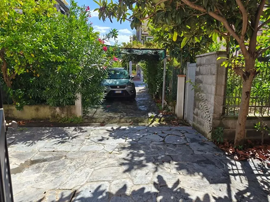 Immagine 3 di Casa semindipendente in vendita  a Carrara