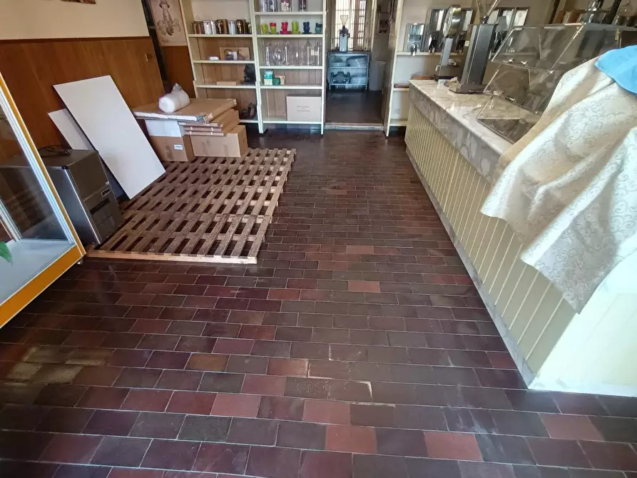 Immagine 1 di Appartamento in vendita  a Lucca