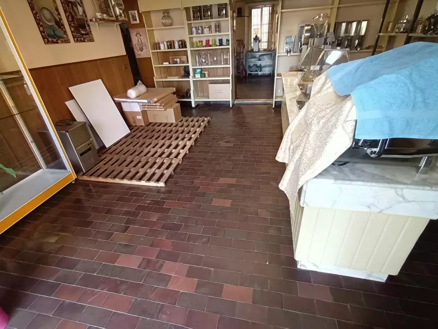 Immagine 18 di Appartamento in vendita  a Lucca