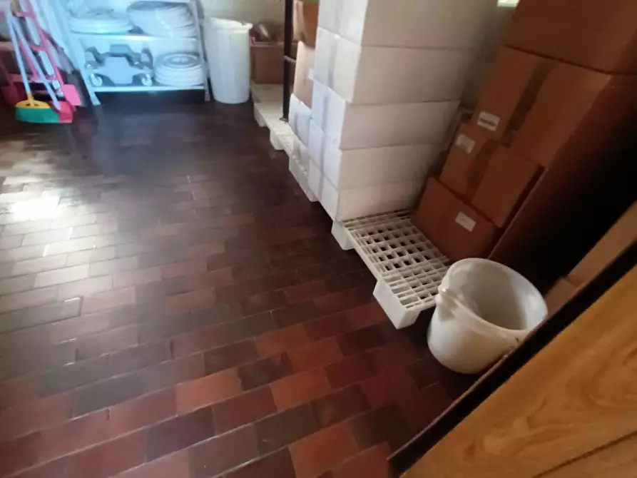 Immagine 6 di Appartamento in vendita  a Lucca