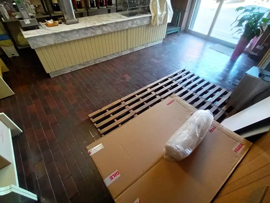 Immagine 15 di Appartamento in vendita  a Lucca